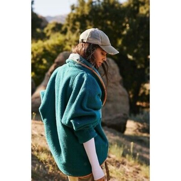 NWOT Free People ‘Hit the Slopes’ Fleece Shawl Jacket in Teal - Picture 3 of 11